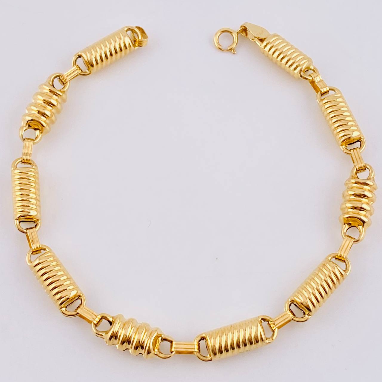Pulso Rustico Rayado 6gr / 7 1/4 in / 5mm Oro Amarillo 18K ©