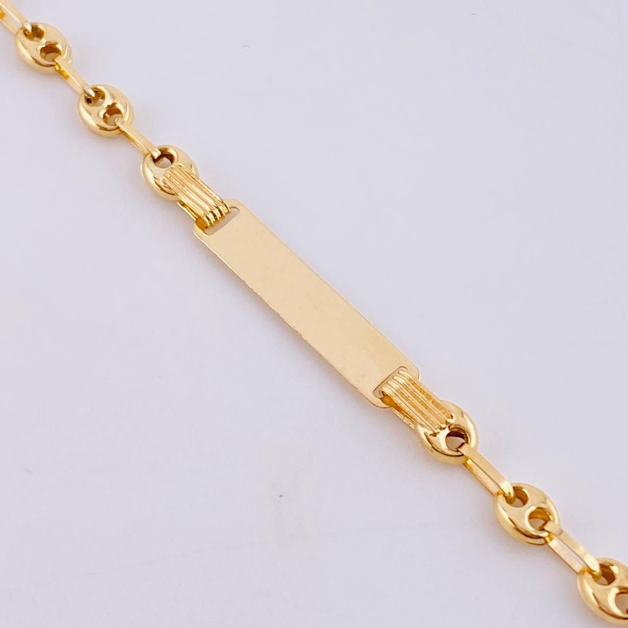 Pulso GC Placa Rectancular 2.5gr / 6 1/2 in / 4mm Oro Amarillo 18K ©