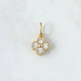 Dije Flor Trébol 1.15gr / 1.5cm / 9mm Circones Blancos Oro Amarillo 18K