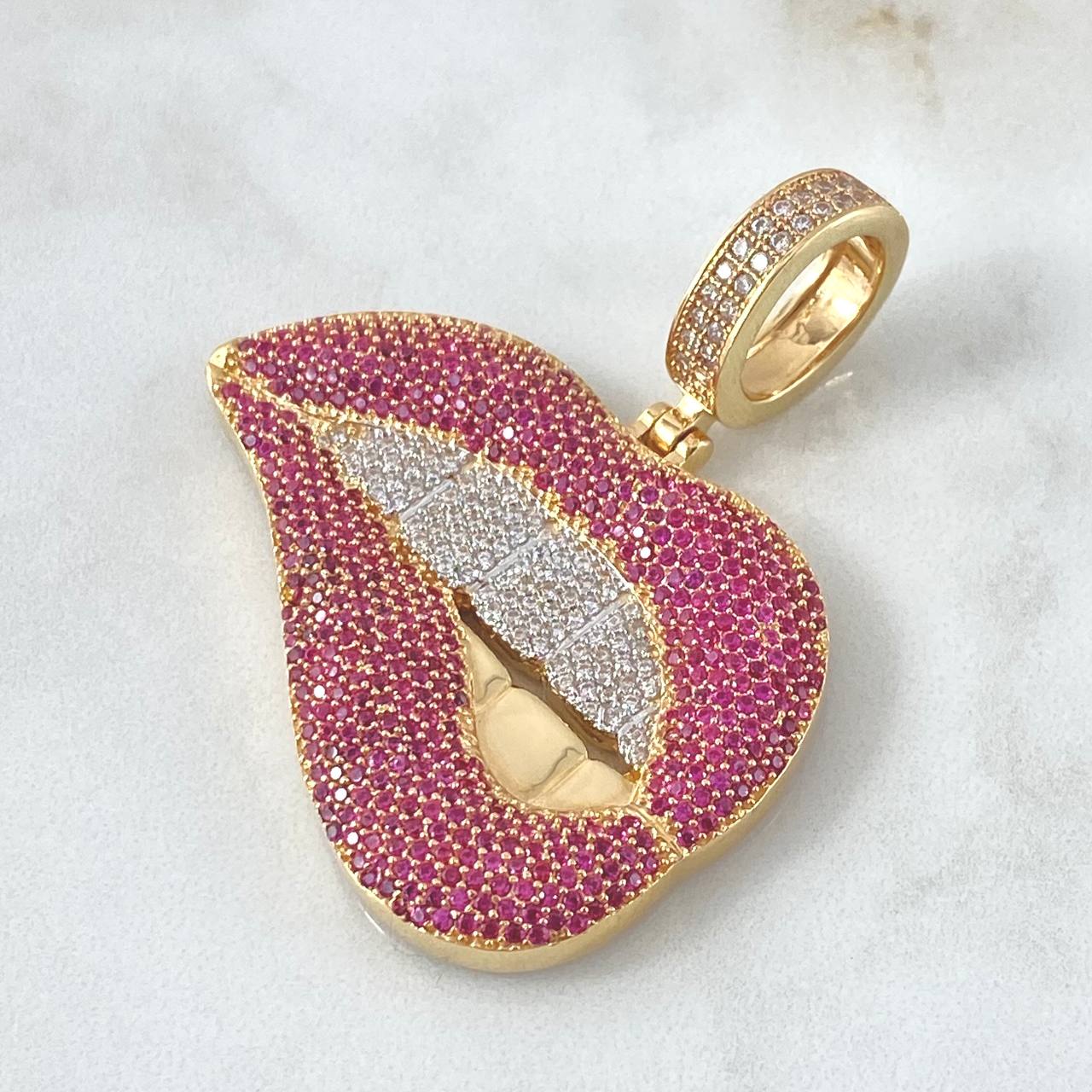 Pendant Lips 36.9gr / 5.6cm / Fuchsia - White Zircons 18K Yellow Gold