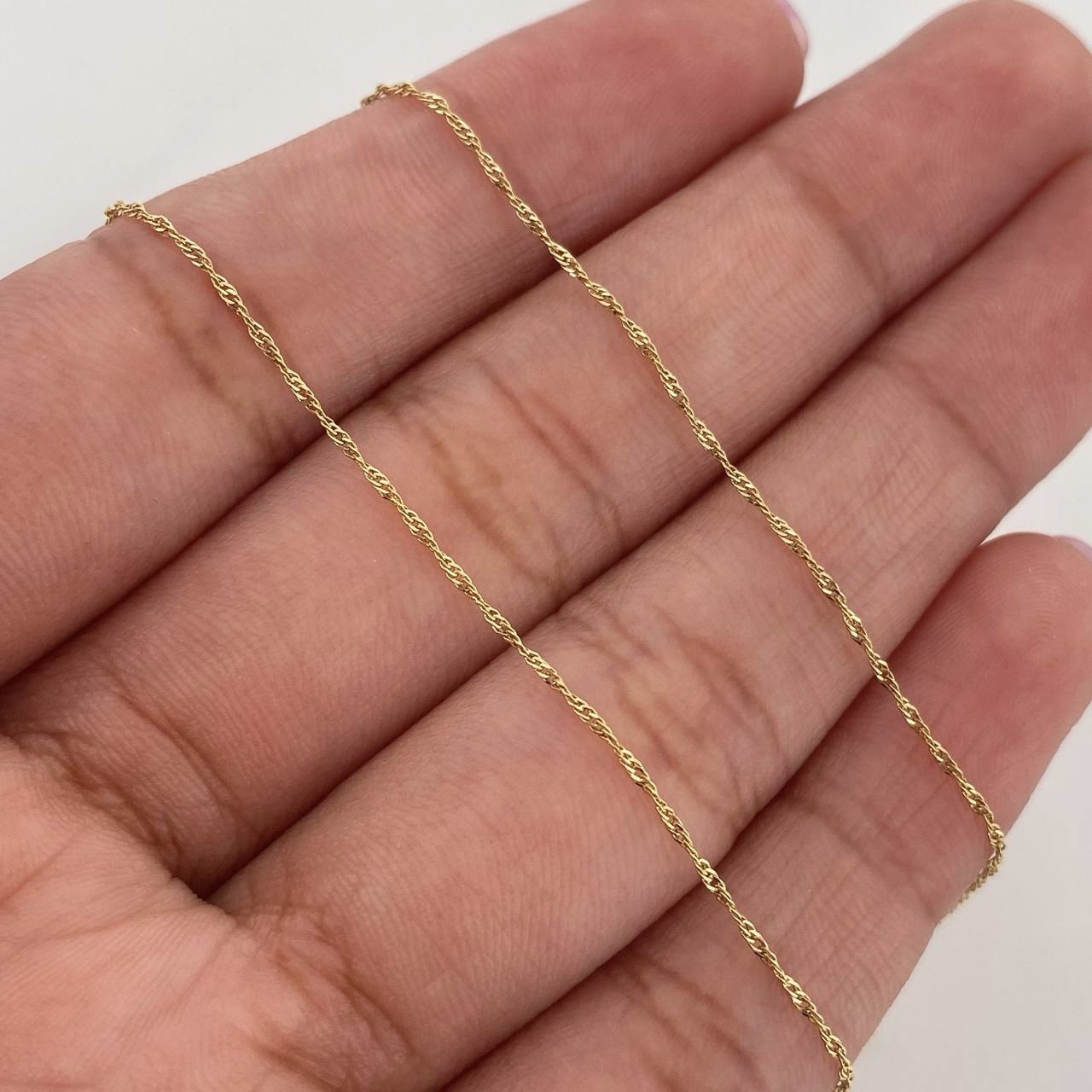 Singapore Chain 0.9 g / 15 3/4 in / 0.7 mm 18K Yellow Gold