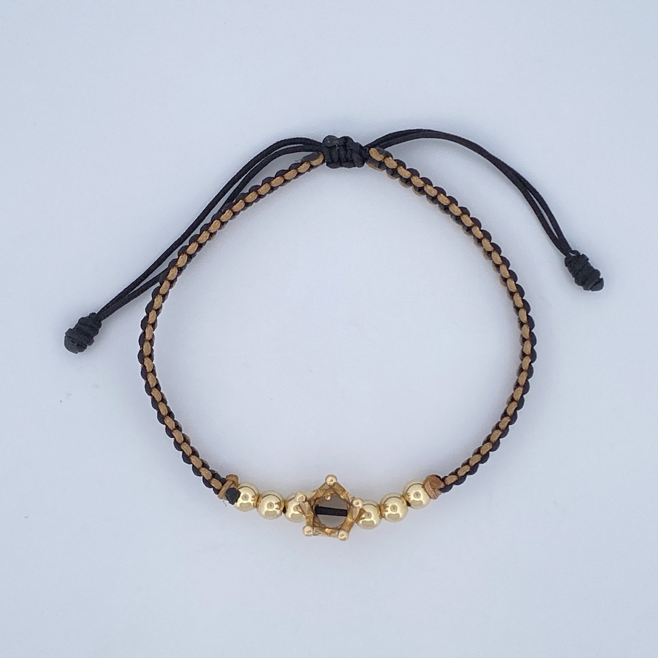 Pulsera Tejida Negra Beige Corona 2.15gr / Oro 18K $