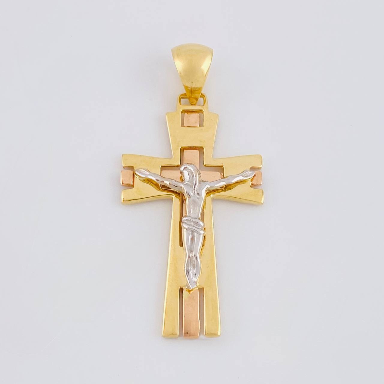 Pendant Christ 6g / 1 3/4 in Three Golds 18K