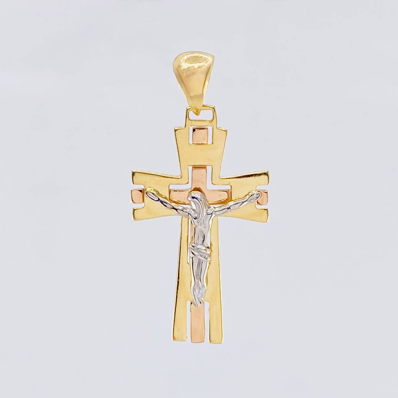 Pendant Christ 6g / 1 3/4 in Three Golds 18K