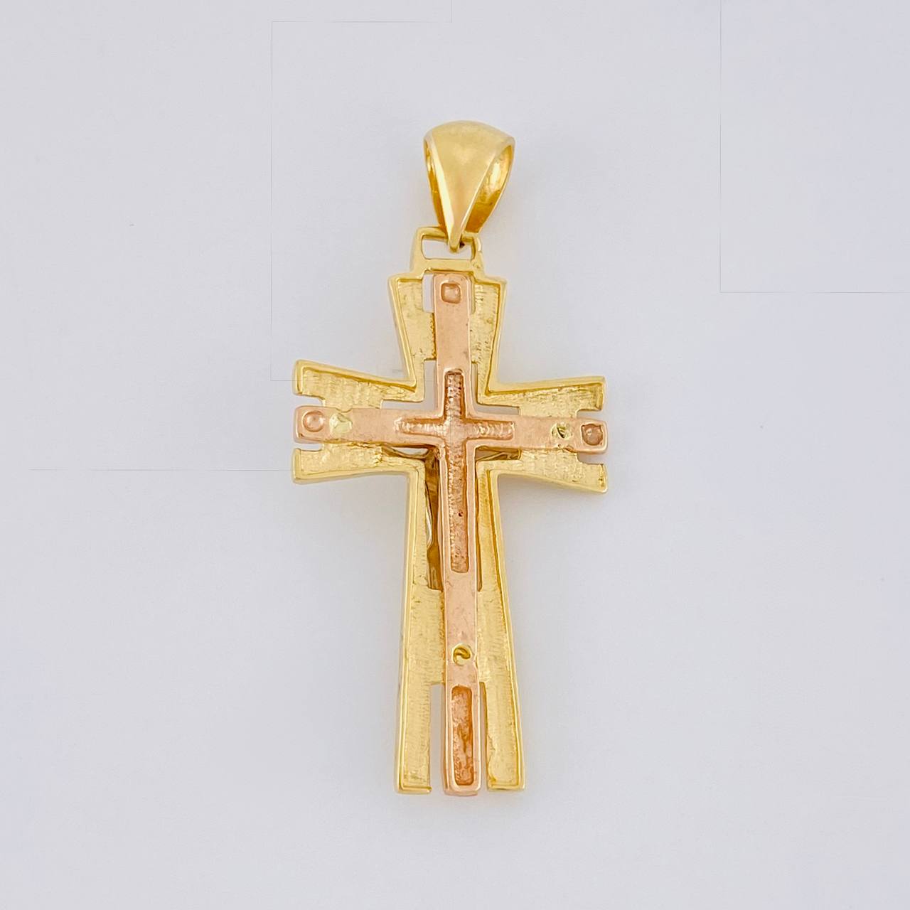 Pendant Christ 6g / 1 3/4 in Three Golds 18K