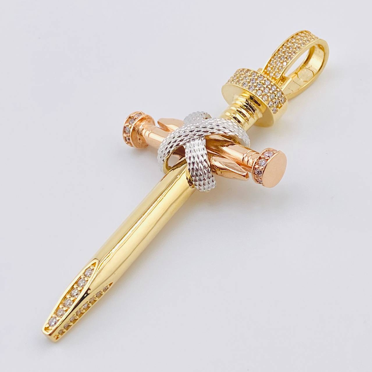 Pendant Cross Nails 16.5gr / 3 in / Three Golds 18K *
