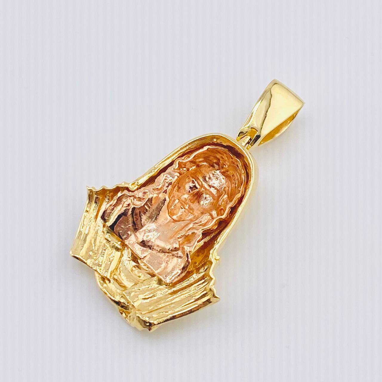 Pendant Face of Jesus 20.85gr / 2 in / Three 18K Golds *