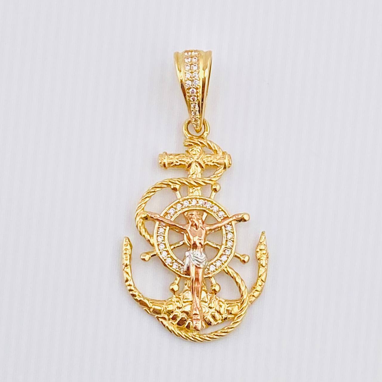 Dije Ancla Timón Cristo 6gr / 1 3/4 in / Tres Oros 18K *