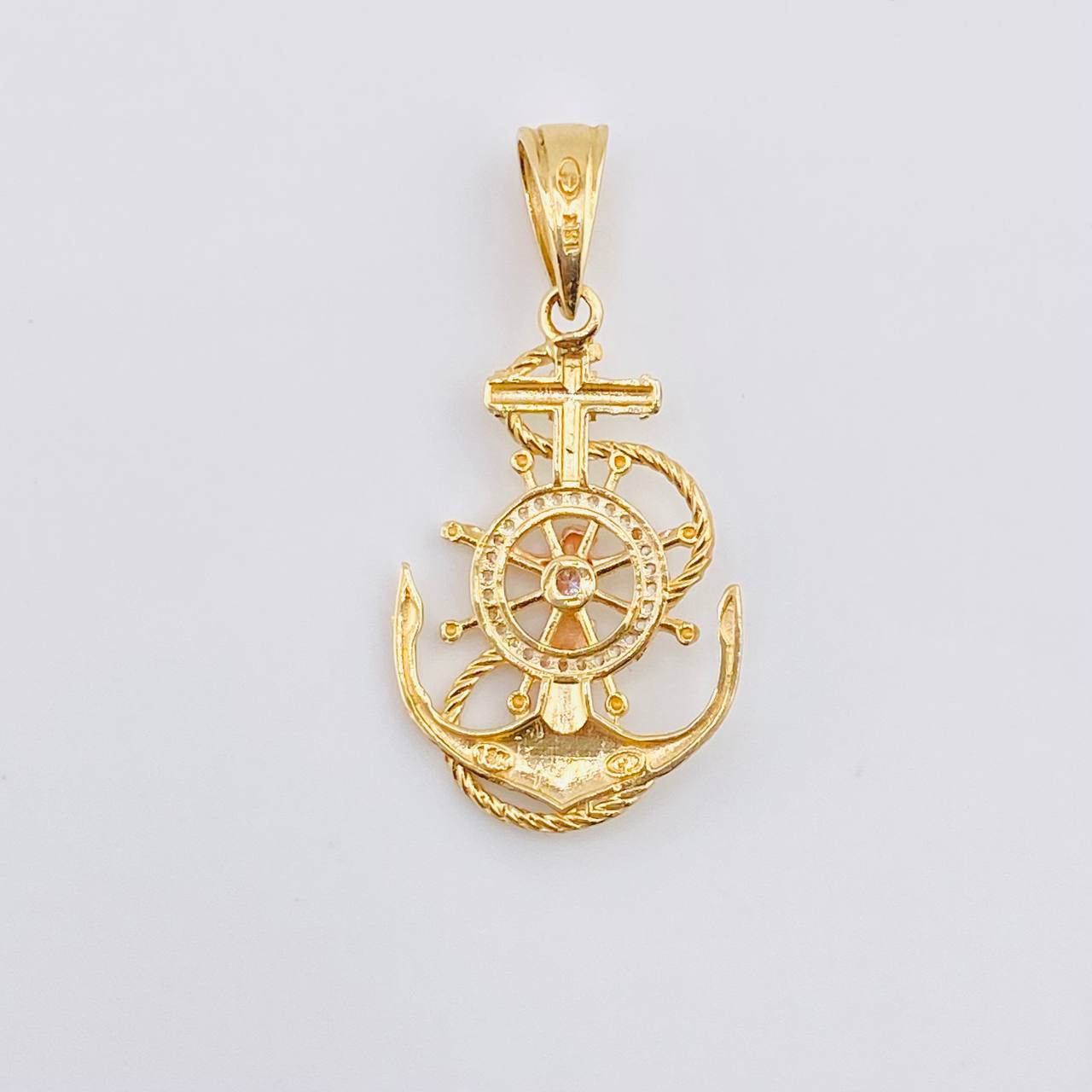 Dije Ancla Timón Cristo 6gr / 1 3/4 in / Tres Oros 18K *
