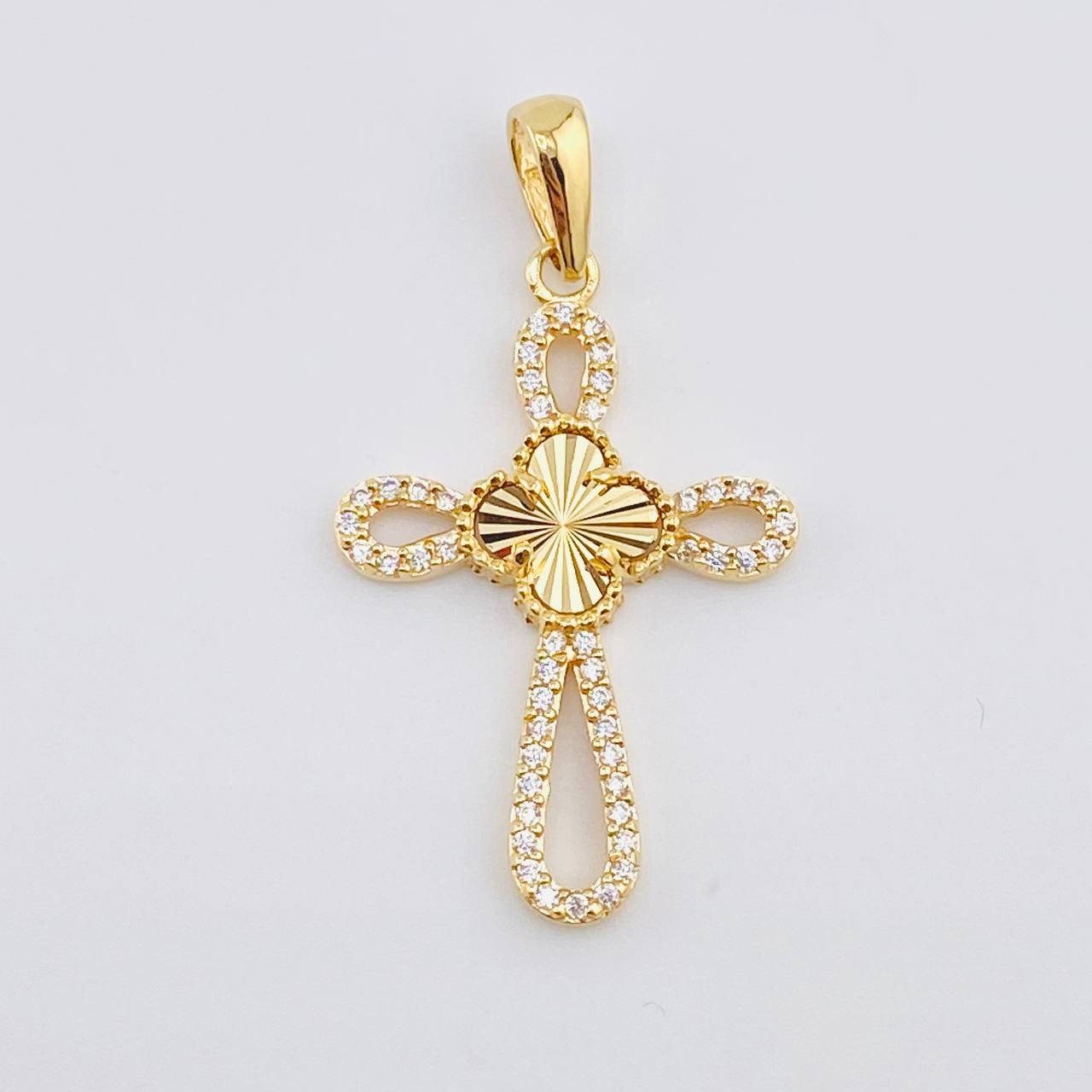 Dije Cruz Trebol 2.05gr / 1 1/2 in / Oro Amarillo Nac.Esp.  18K *