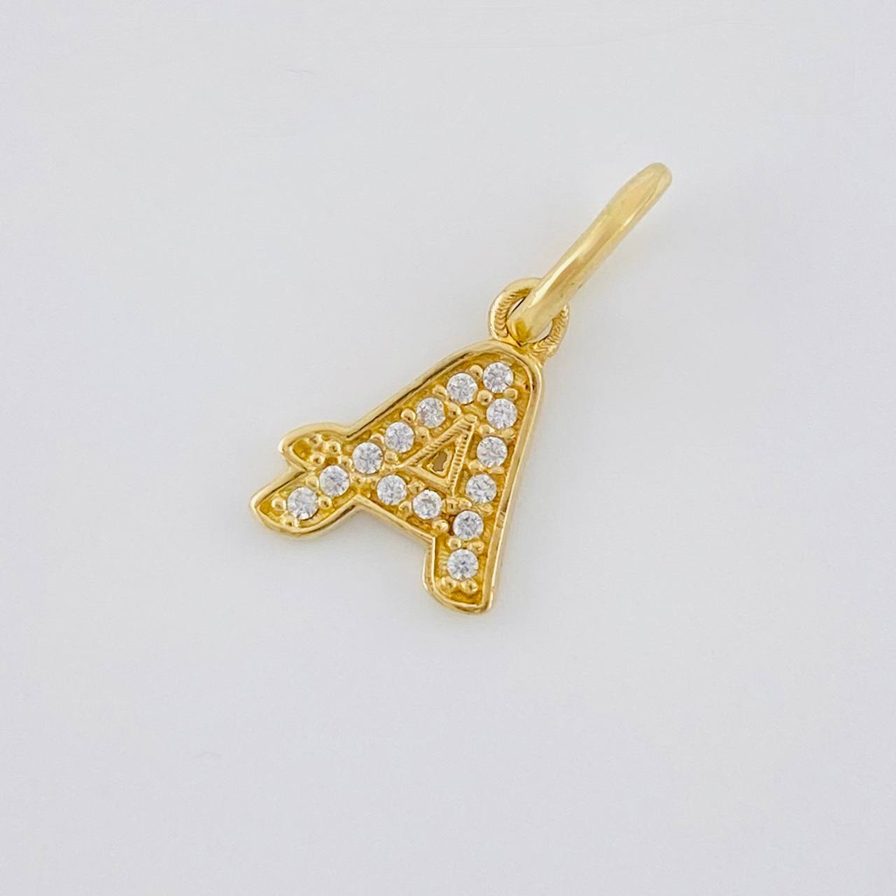 Dije Letra A Cursiva 0.65 g / 1 in Oro Amarillo 18K