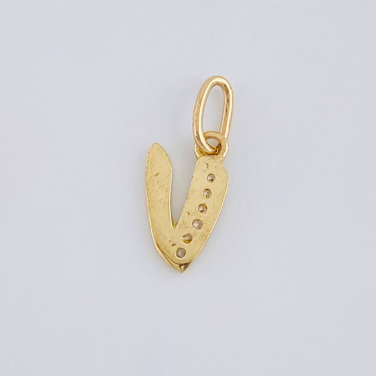 Dije Letra V Cursiva 0.65 g / 1 in Oro Amarillo 18K