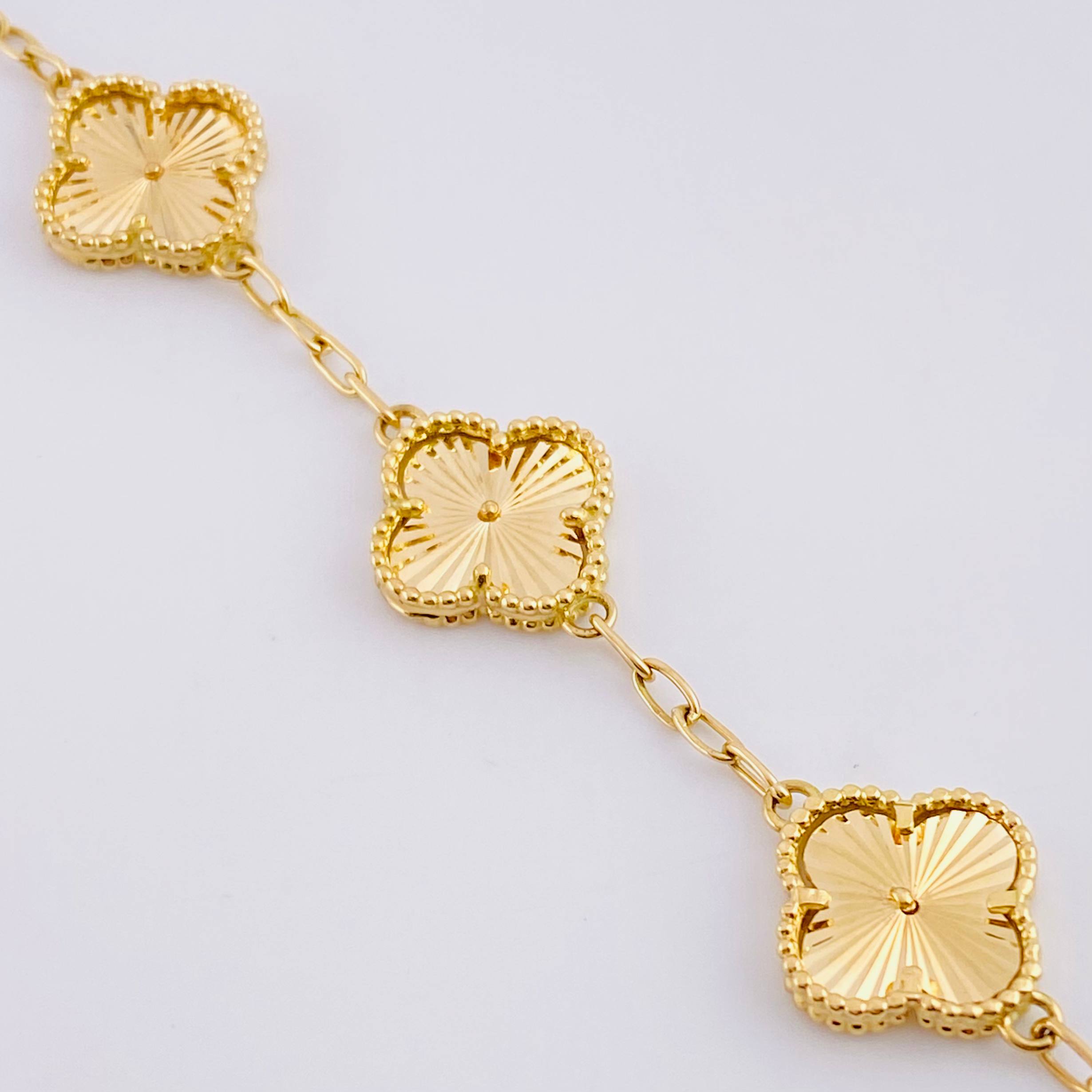Pulso Trebol Diamantado 12.4g / 7 1/2 in / 14mm Oro Amarillo 18K