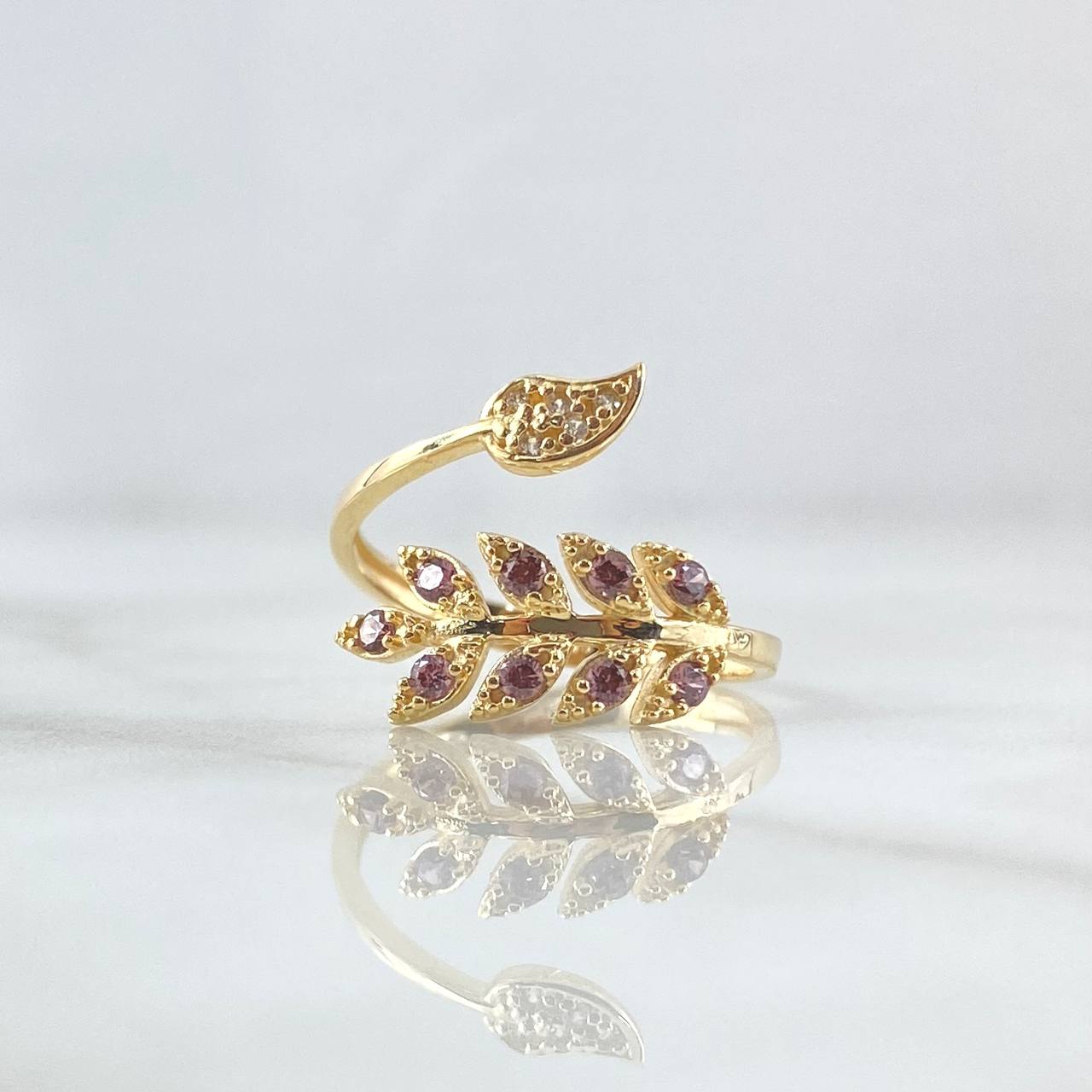 Ring In Leaves 2.55gr / Size 7 1/2 / Lilac White Zircons 18K Yellow Gold *