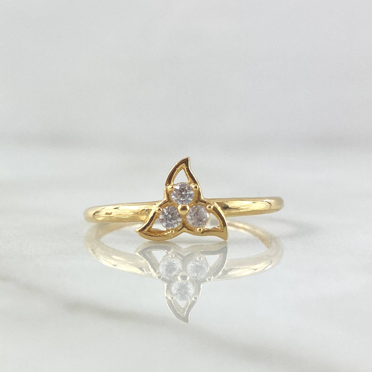 Anillo Flor Trillium 1.45gr / T6 3/4 / Oro Amarillo 18K ©