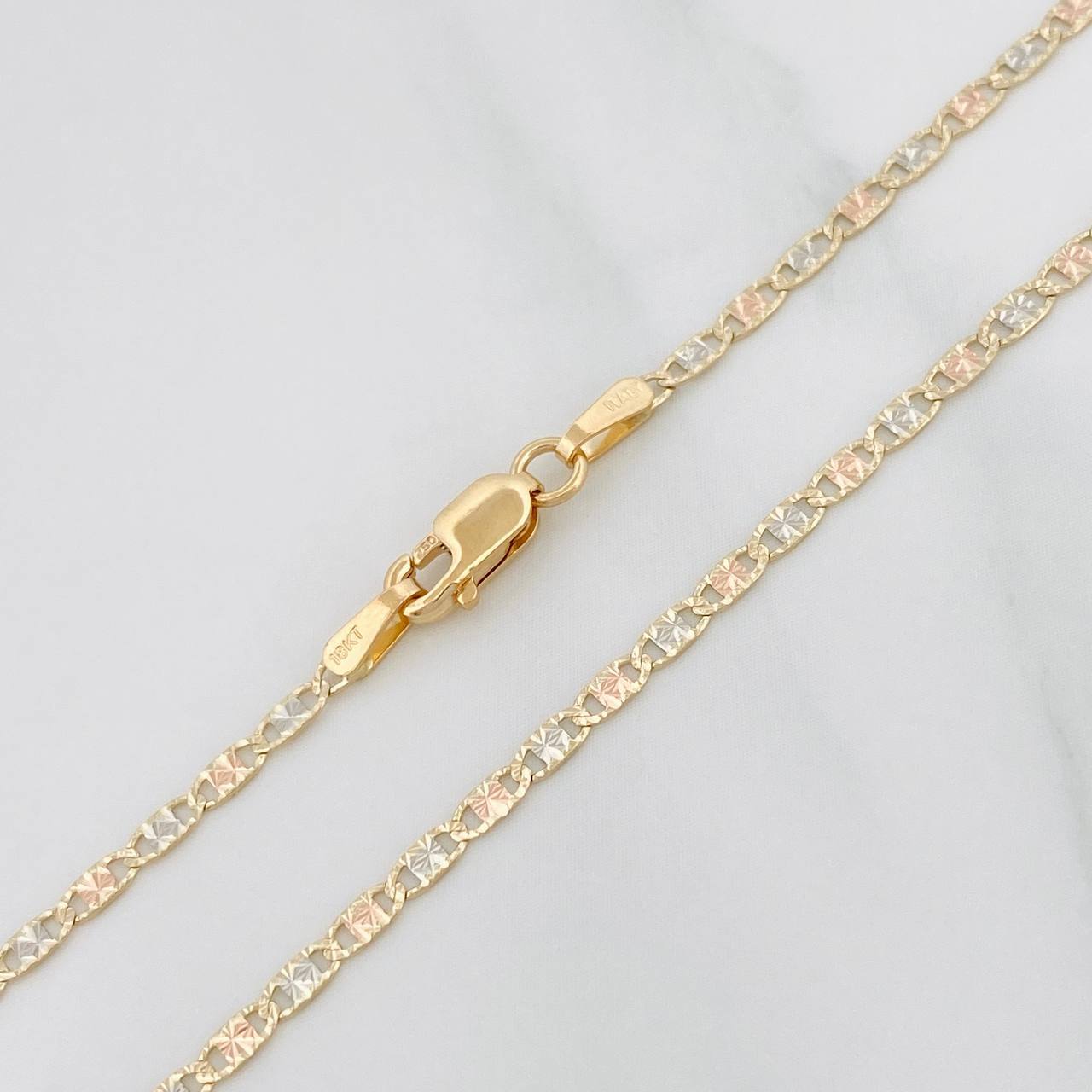 Cadena Escalera Plana Diamantada 2.95g / 18 in / 2.47mm Tres Oros 18K
