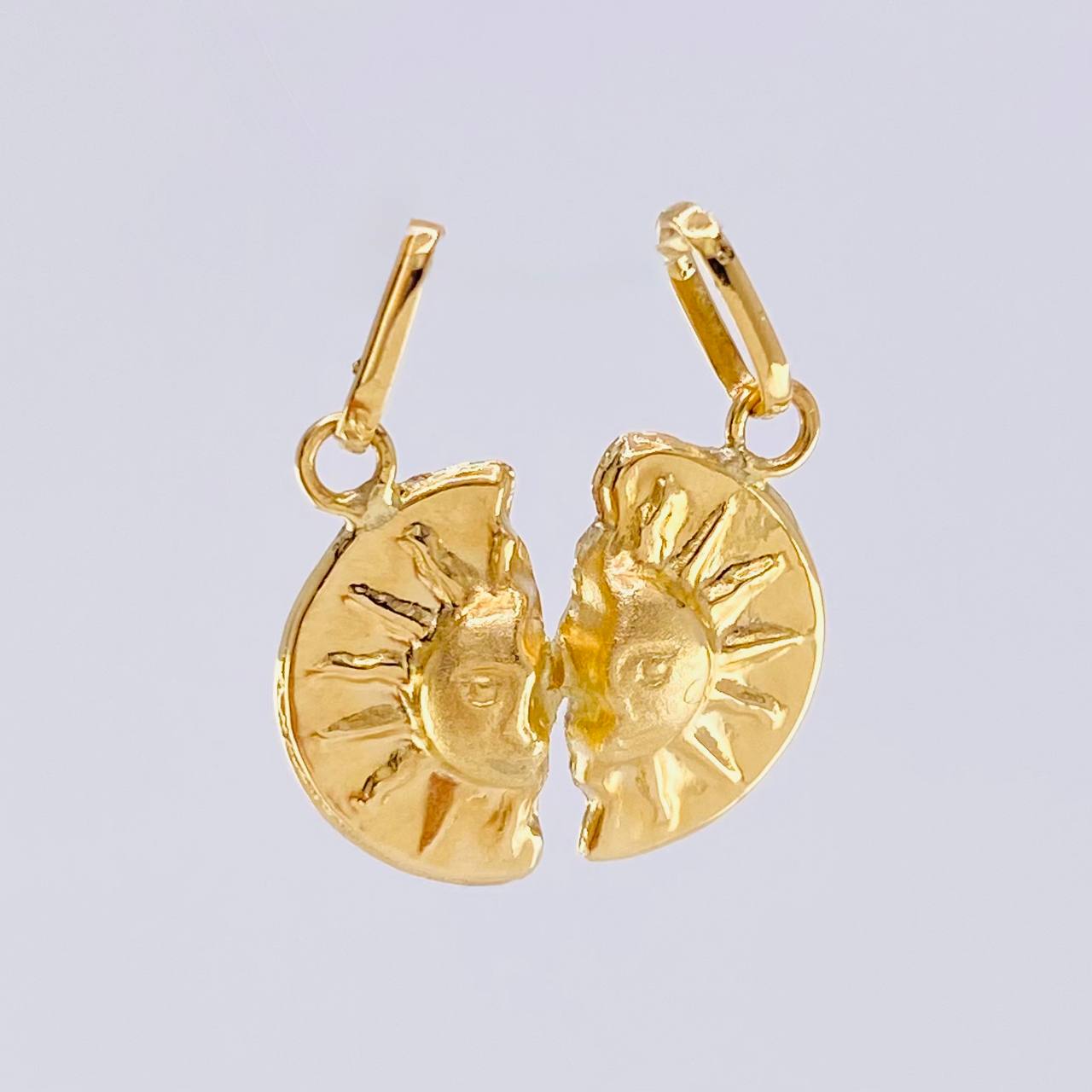 Dije Sol Pareja 1gr / 3/4 in / Oro Amarillo 18K *