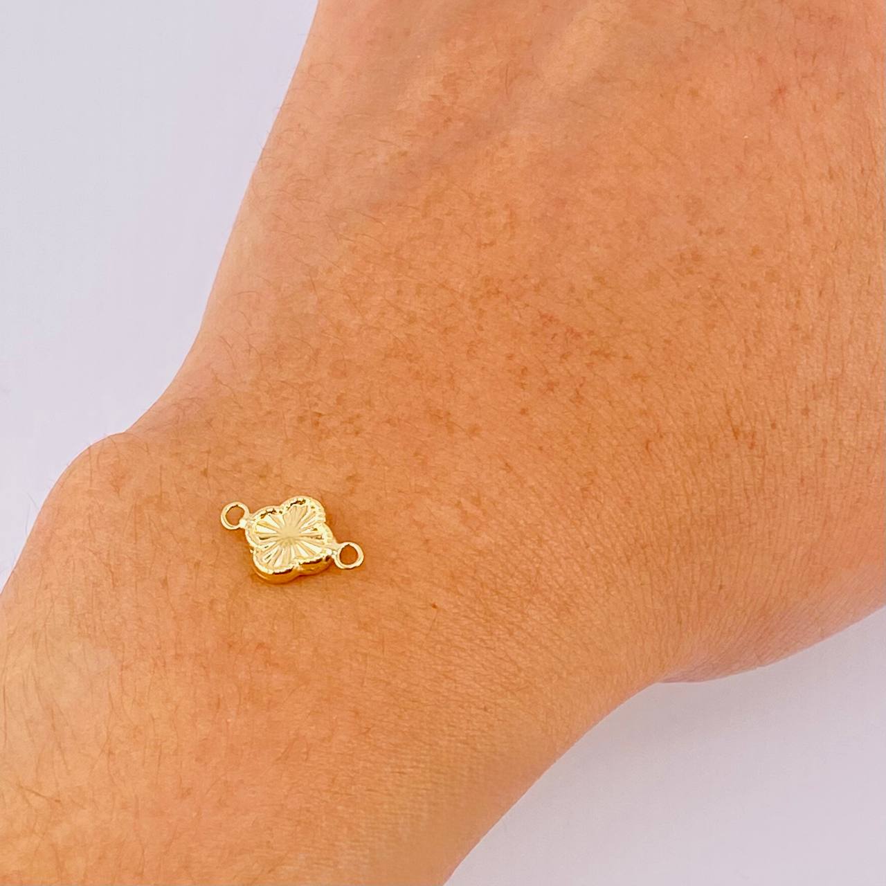 Herraje Trebol Dorado 0.35gr / 1/2 in / Oro Amarillo 18K