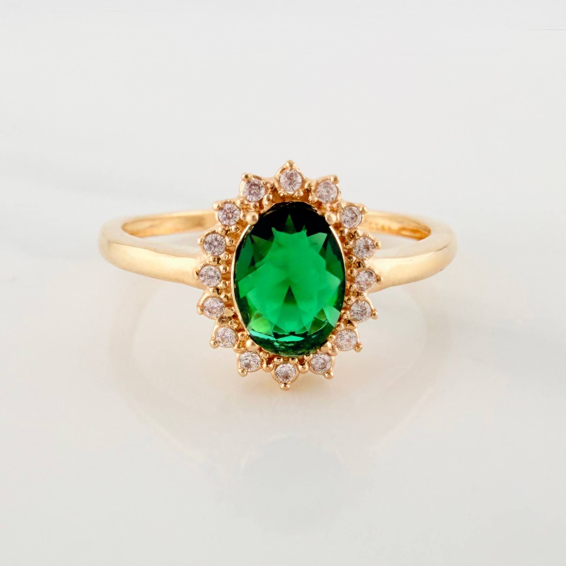 Anillo Halo Ovalado 2.4 g / T7 1/4 Oro Amarillo 18K