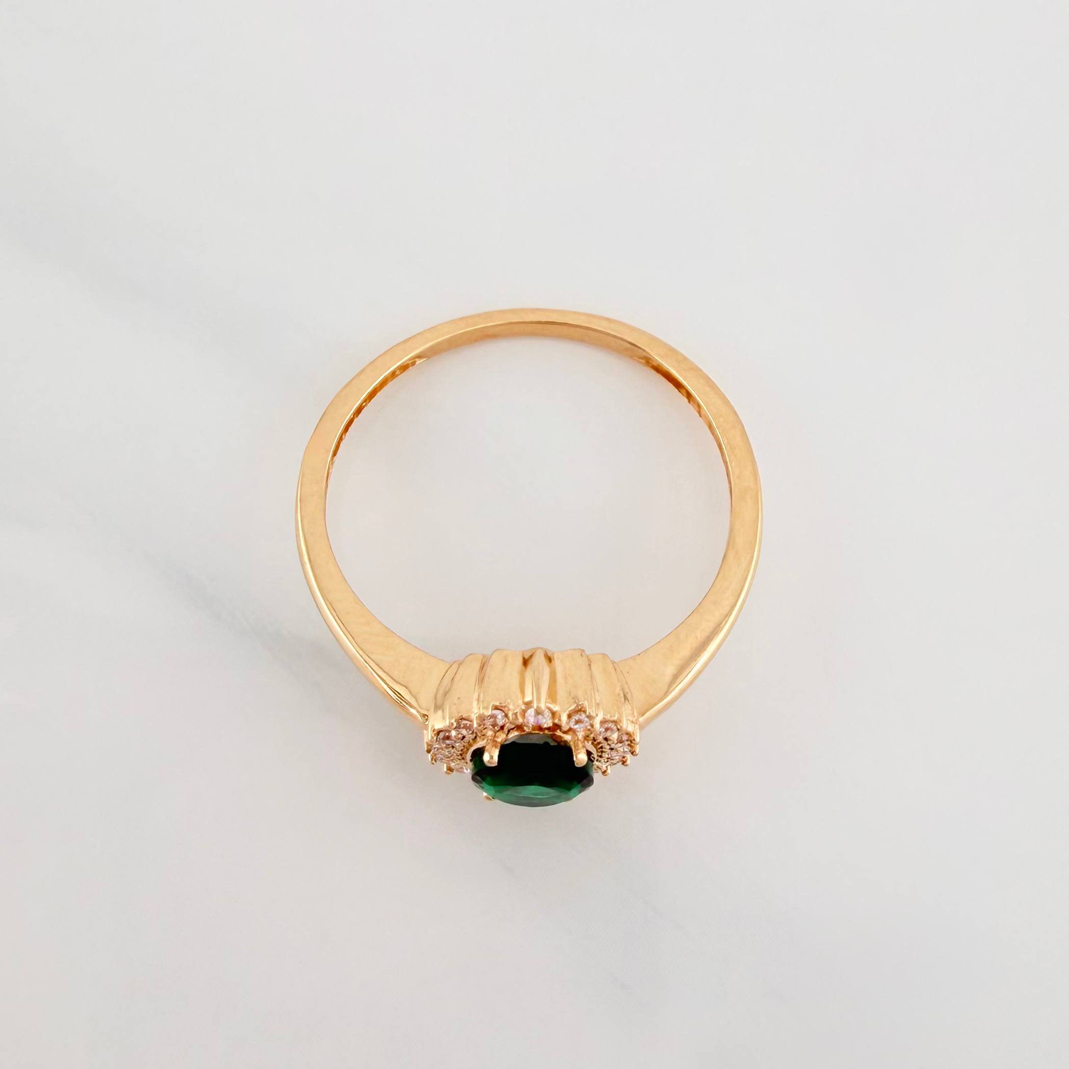 Anillo Halo Ovalado 2.4 g / T7 1/4 Oro Amarillo 18K