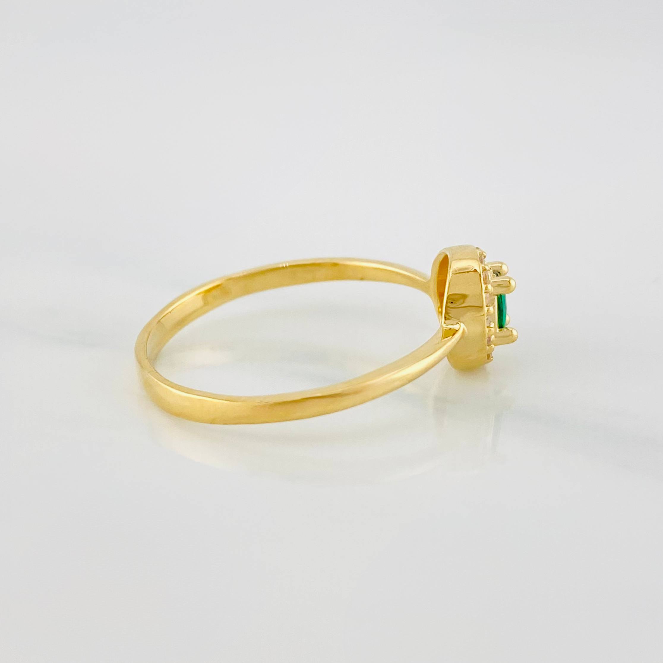 Anillo Halo Ovalado 1.95 g / T7 1/4 Oro Amarillo 18K