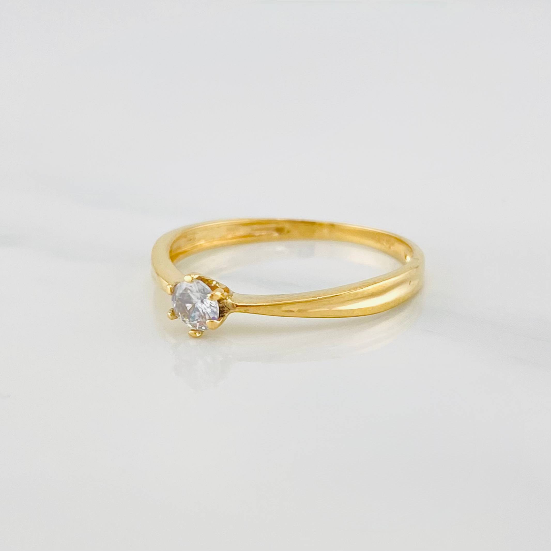 1.3 g Solitaire Ring / T6 1/4 18K Yellow Gold