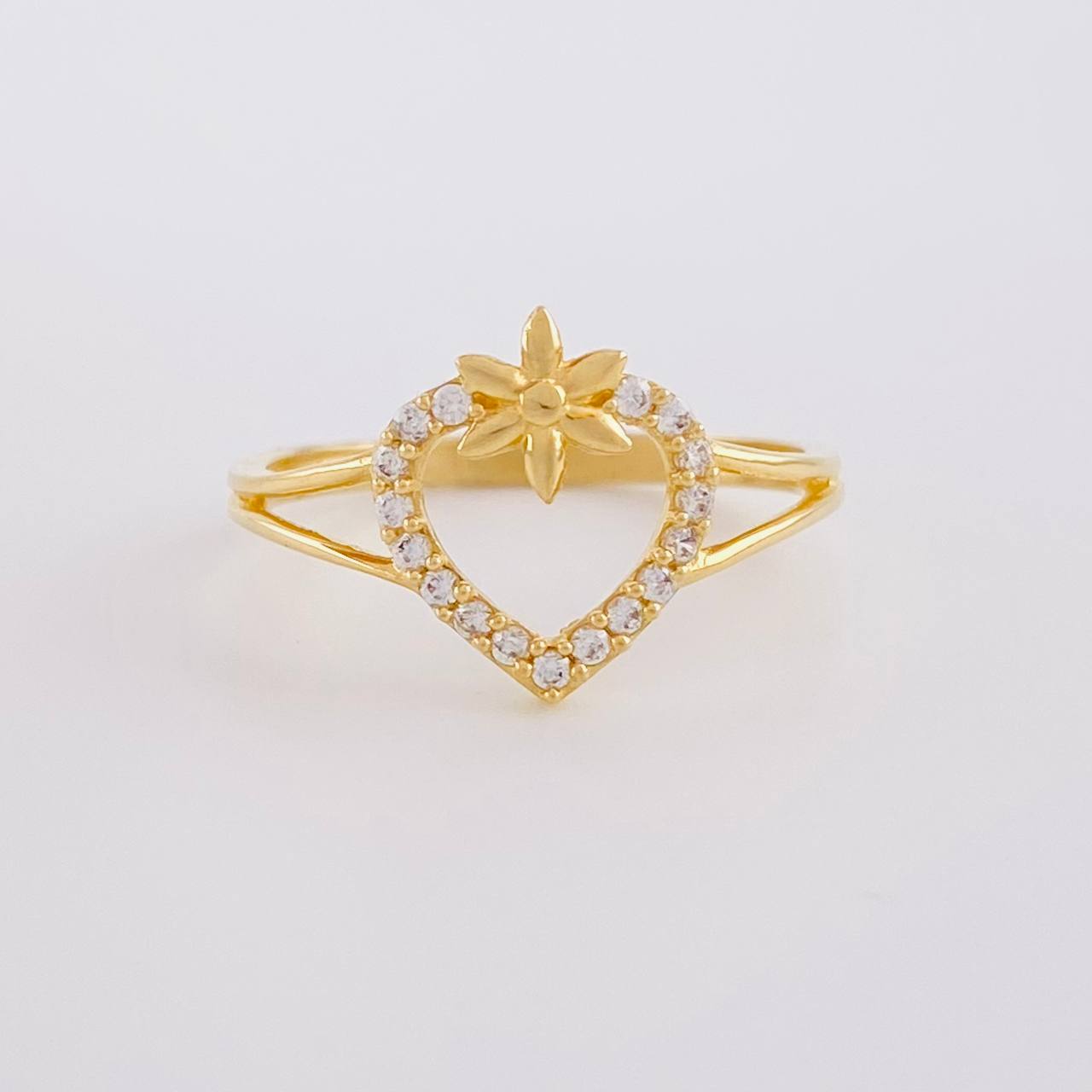 Anillo Corazón Flower 1.95g / T7 3/4 Oro Amarillo 18K