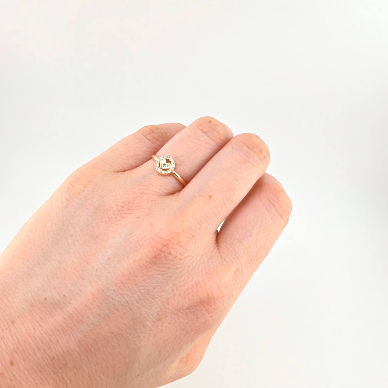 Ring with Central Heart Band 1.9 g / T6 18K Yellow Gold