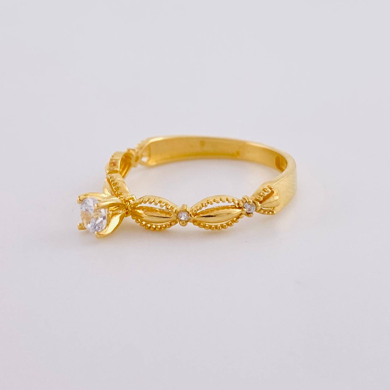 Solitaire Ring Infinite Shells 1.7 g / T6 1/2 Yellow Gold 18K