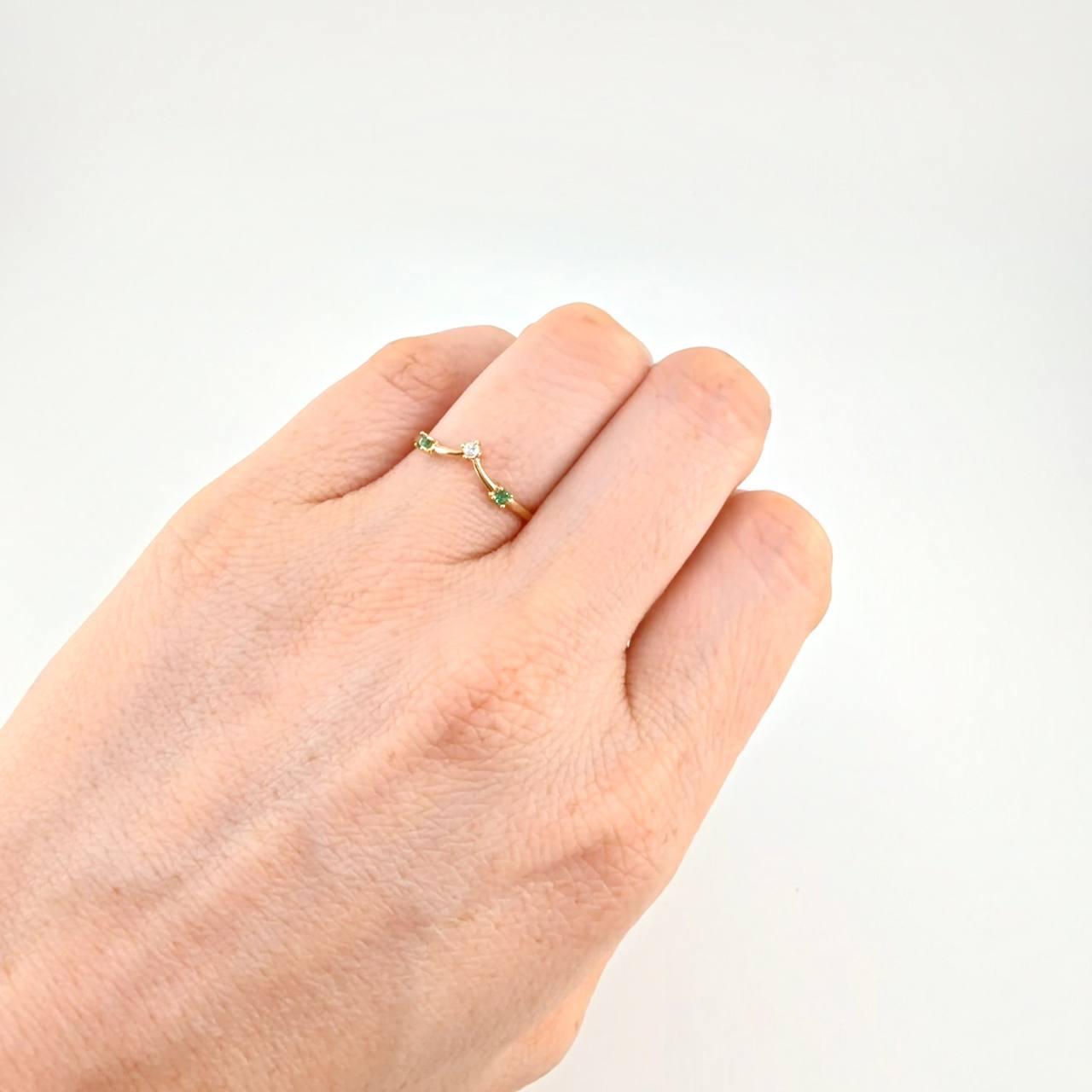 Orion Belt Ring In V 1.05 g / T6 3/4 18K Yellow Gold