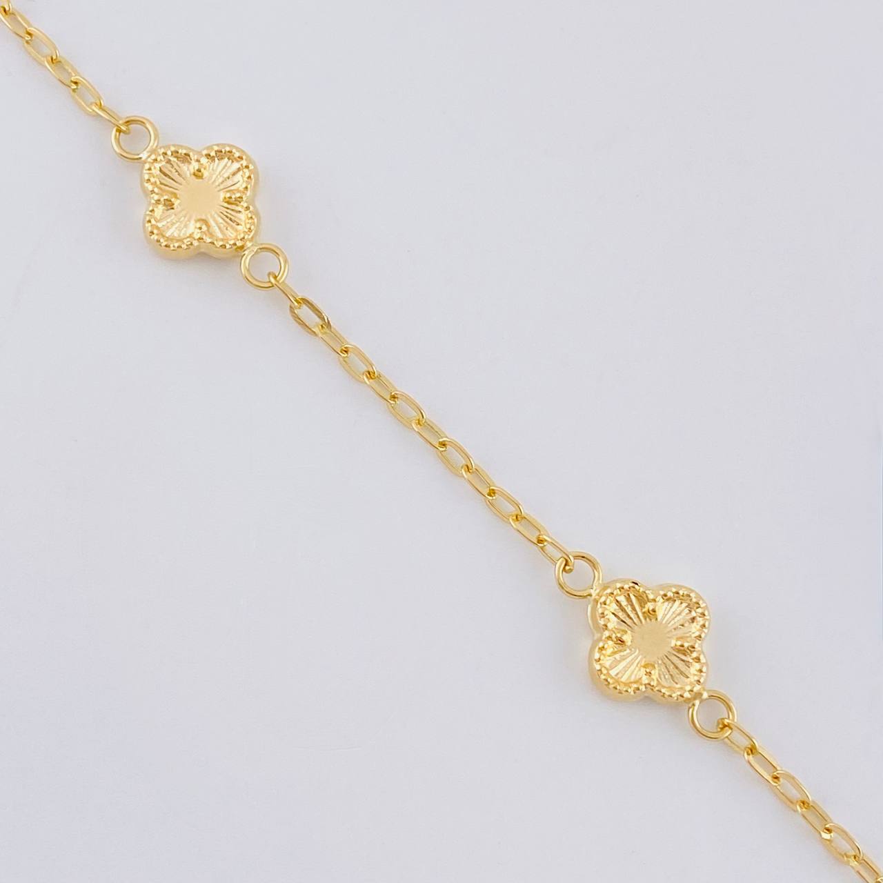 Diamond Cut Clover Box Bracelet 2.85 g / 7 1/4 in / 1.6 mm 18K Yellow Gold