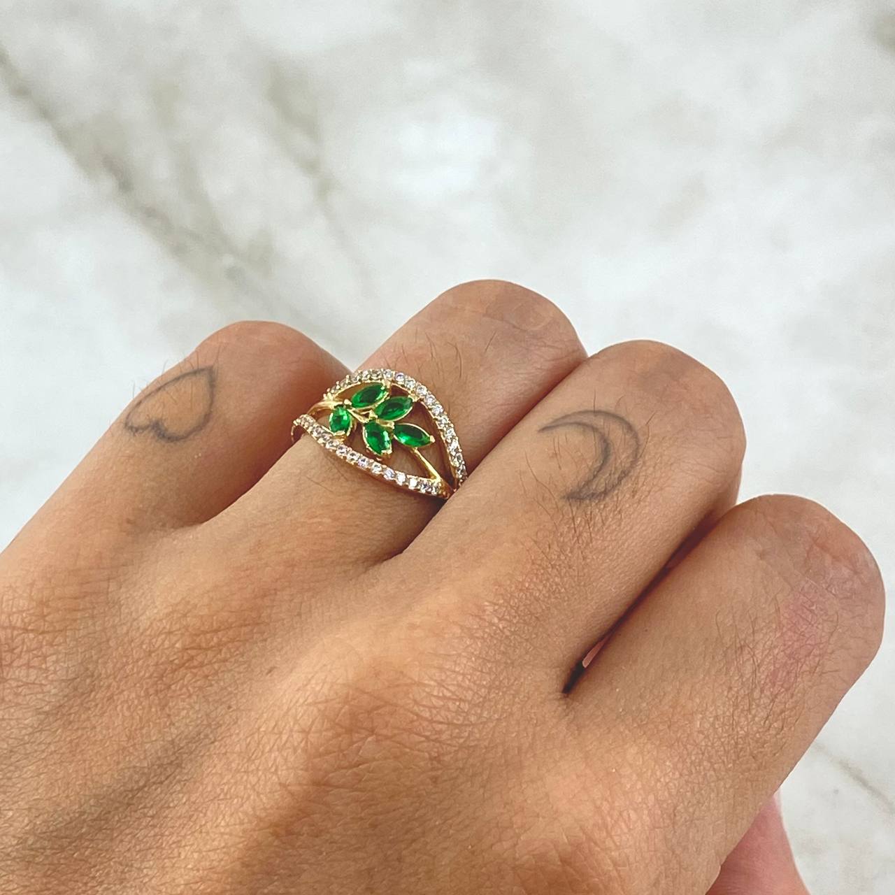 Branch Ring In Waves 2.6gr / T6 1/4 / White and Green Zircons 18K Yellow Gold