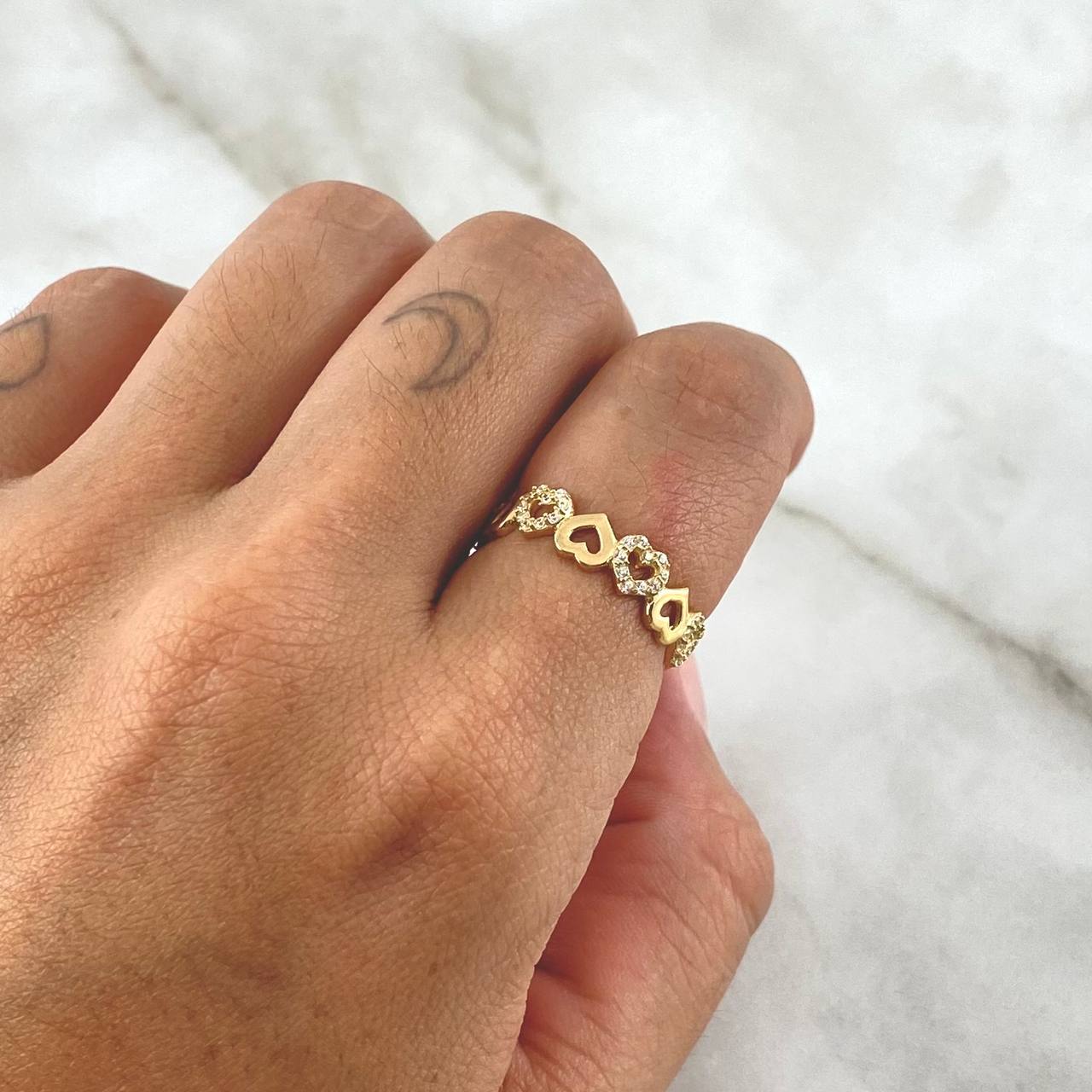 Interlaced Hearts Ring 2.7gr / Size 7 3/4 / White Zircons 18K Yellow Gold