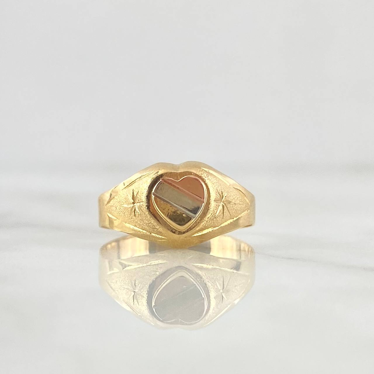 Heart Signet Ring 1.6gr / Size 4 / 18K Gold ©