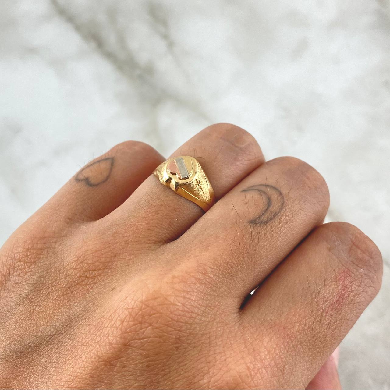 Anillo Sello Corazón 1.75gr / T6 3/4 / Tres Oros 18K