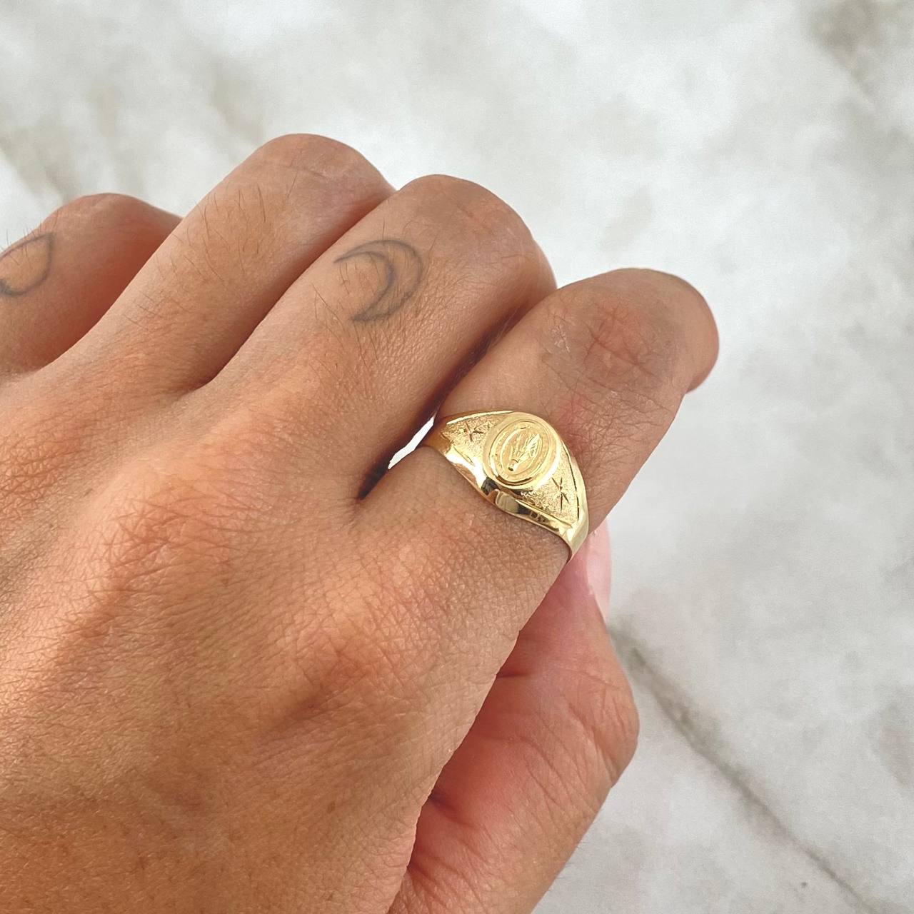 Miraculous Virgin Signet Ring 1.85gr / Size 9 / 18K Gold *