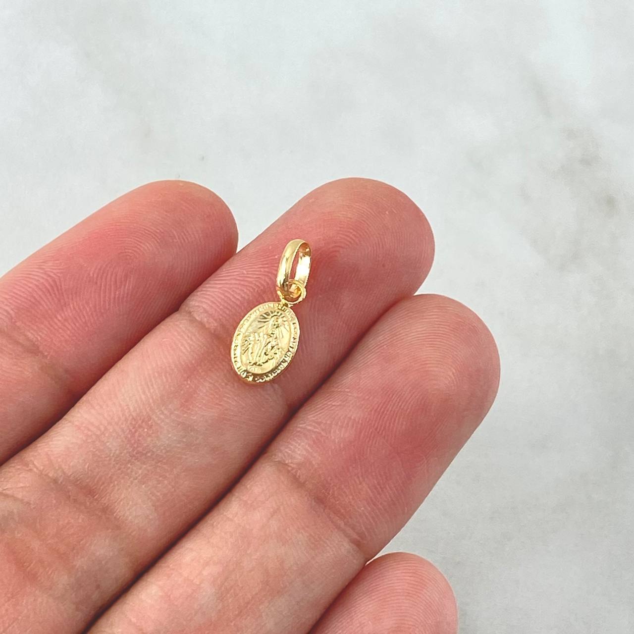 Dije Virgen Milagrosa 0.3gr / 1.5cm / Cargador Liso Oro Amarillo 18K ©