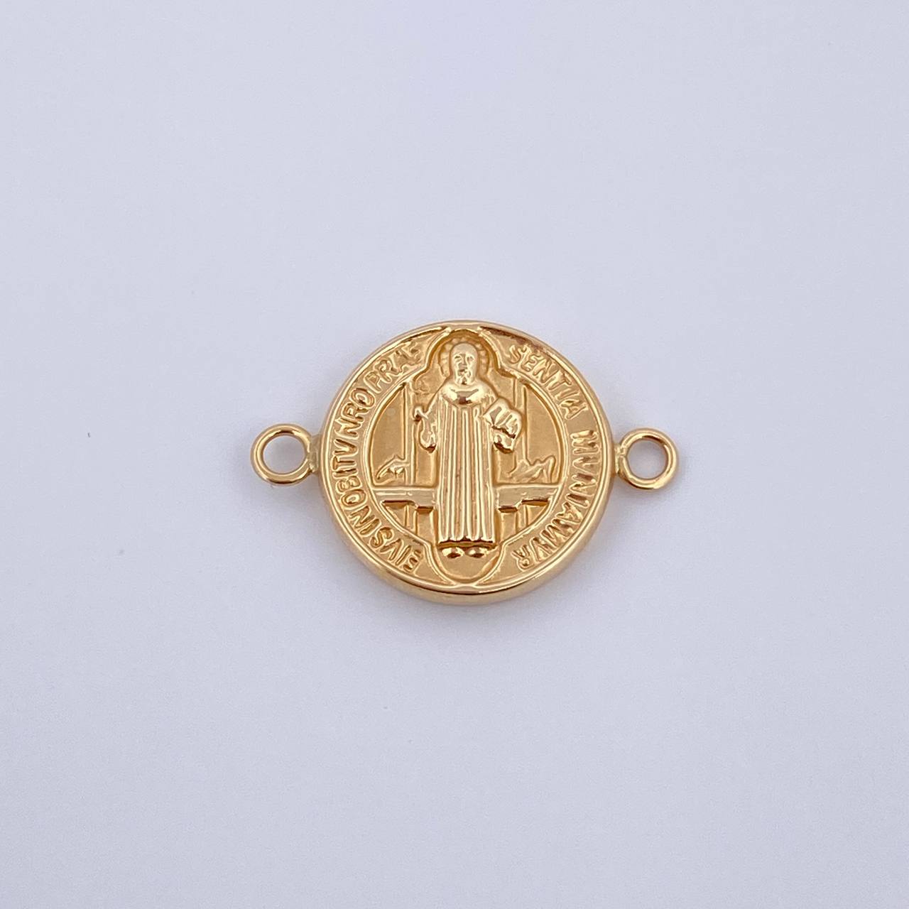 Herraje San Benito 1.3gr / 2.3cm / Troquelado Oro Amarillo 18K &