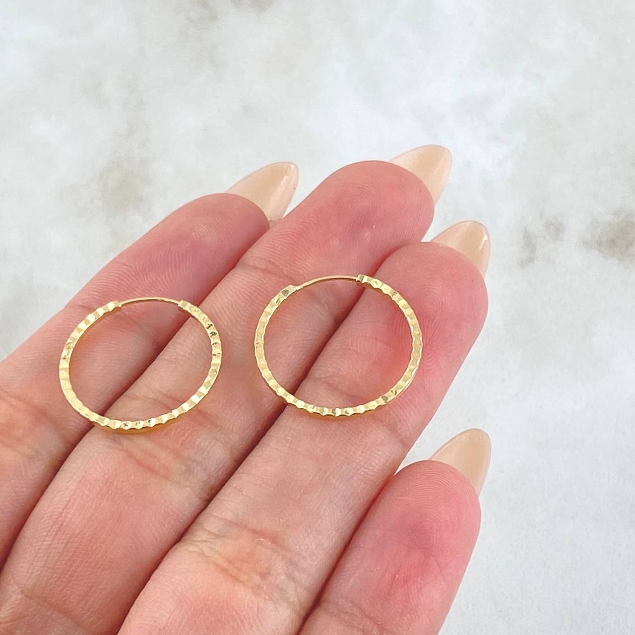 Hoop Earrings Striped Hoop 0.85gr / 0.7in / 18K Gold!