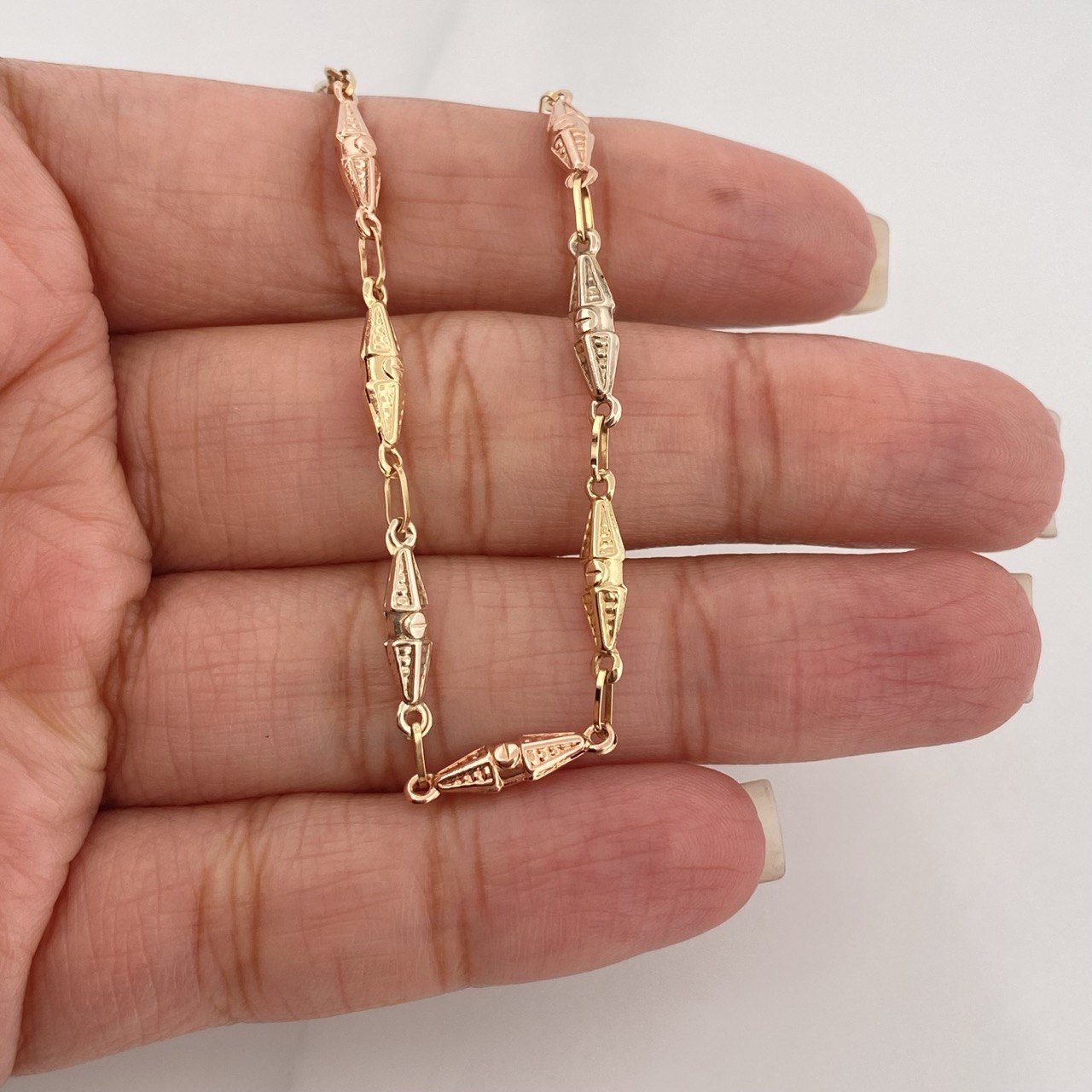 Pulso Rustico Dubai 2.6 g / 7 1/4 in / 3.5 mm Tres Oros 18K