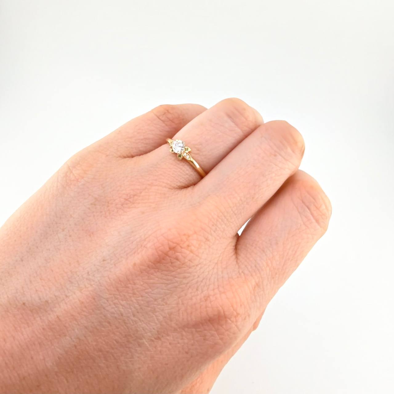 Solitaire Ring Sparkling Flower 1.95 g / T5 3/4 Yellow Gold 18K