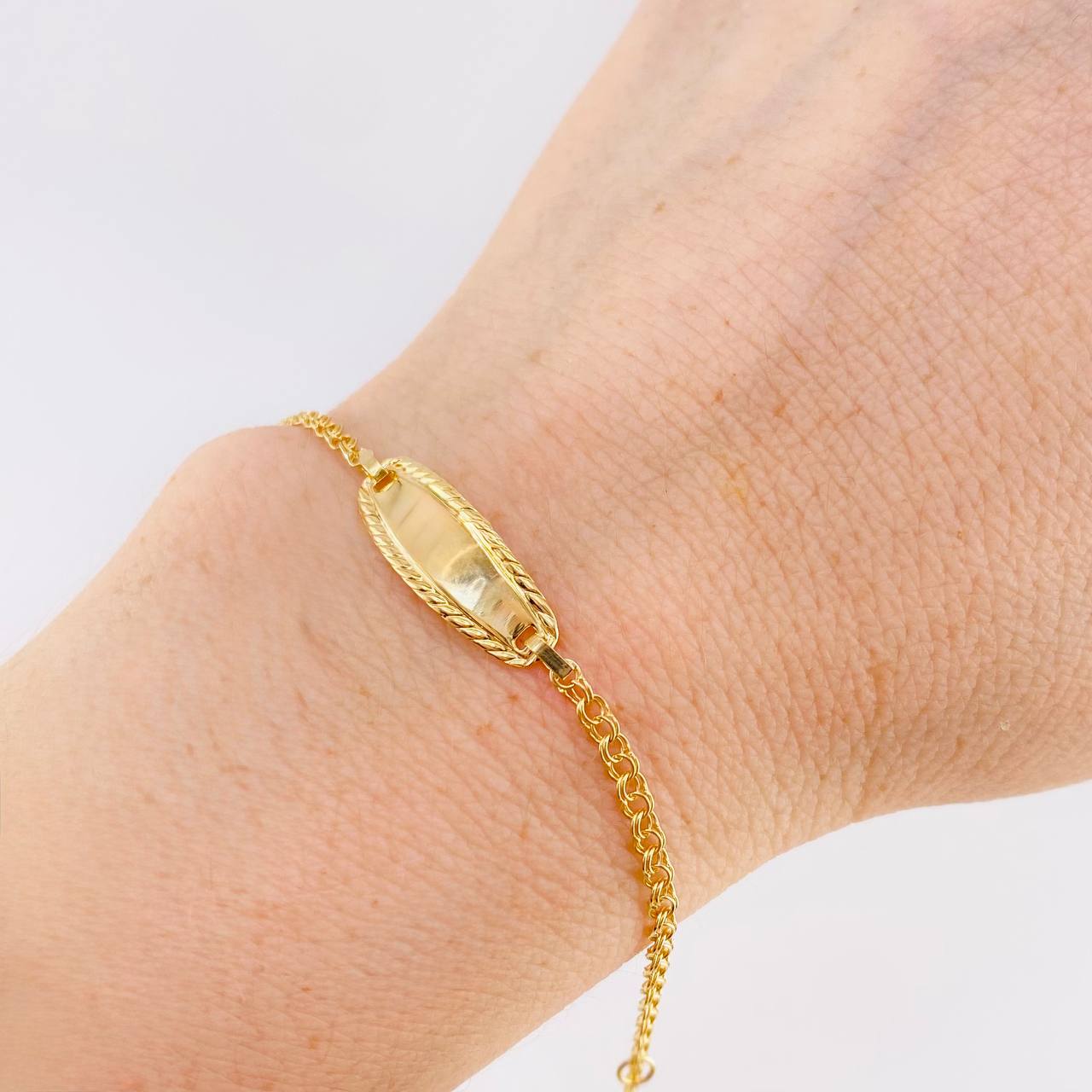 Baby Bracelet Classic Link Oval Plaque with Border 1.3 g / 2.3 mm 18K Yellow Gold
