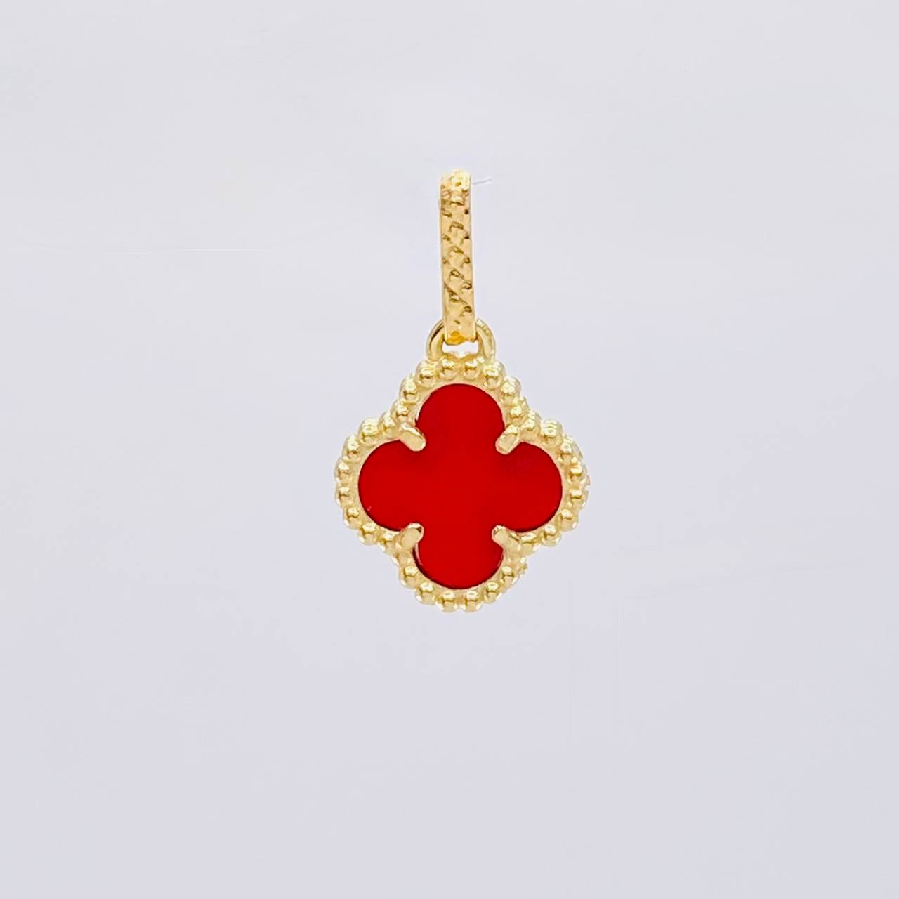 Clover Red Agate Pendant 1.25 g / 1 in Yellow Gold 18K