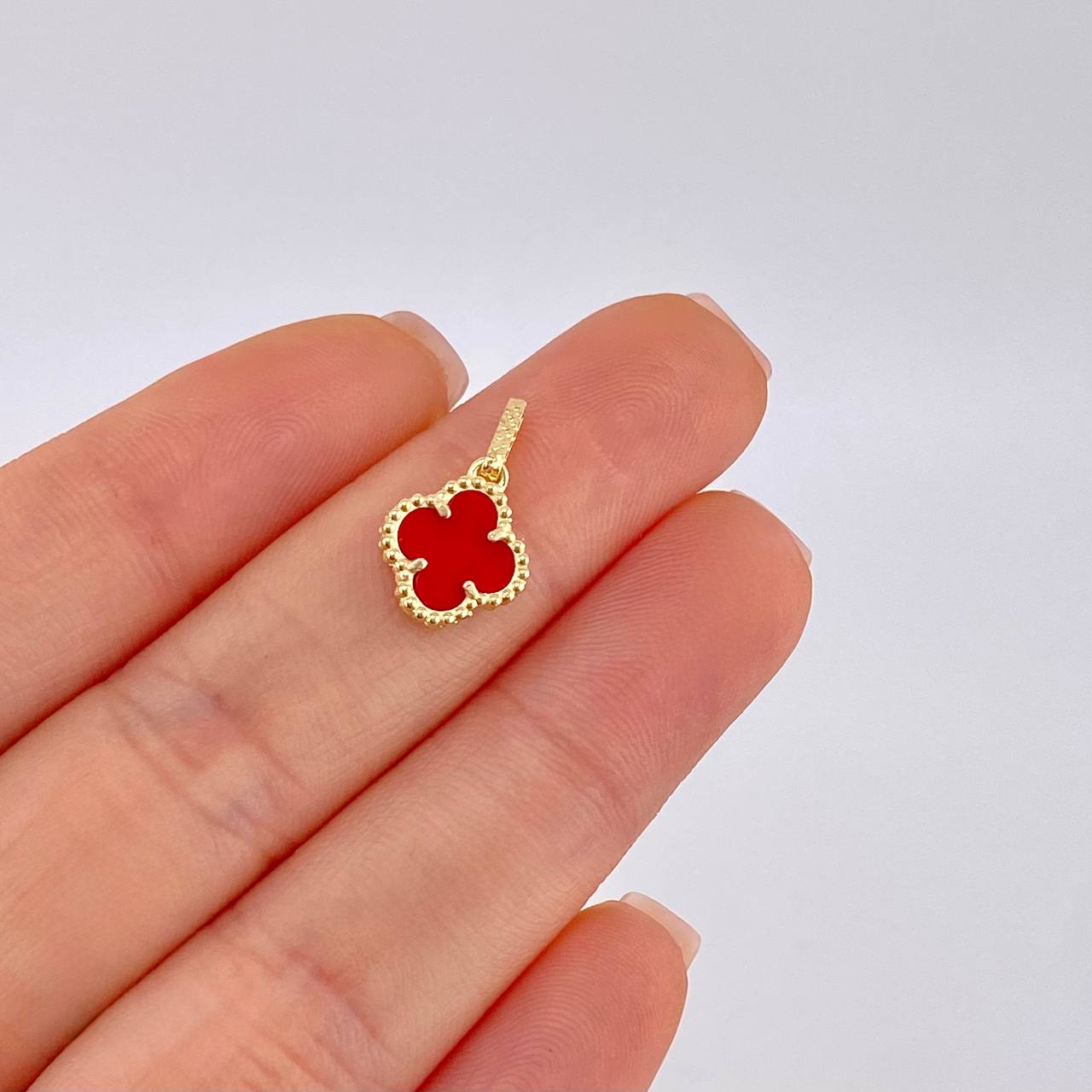Clover Red Agate Pendant 1.25 g / 1 in Yellow Gold 18K