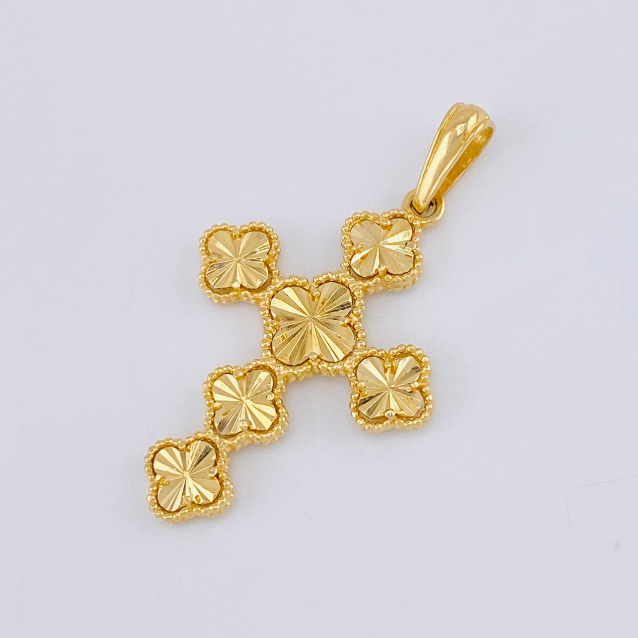 Clover Cross Pendant 5 g / 1 3/4 in 18K Yellow Gold