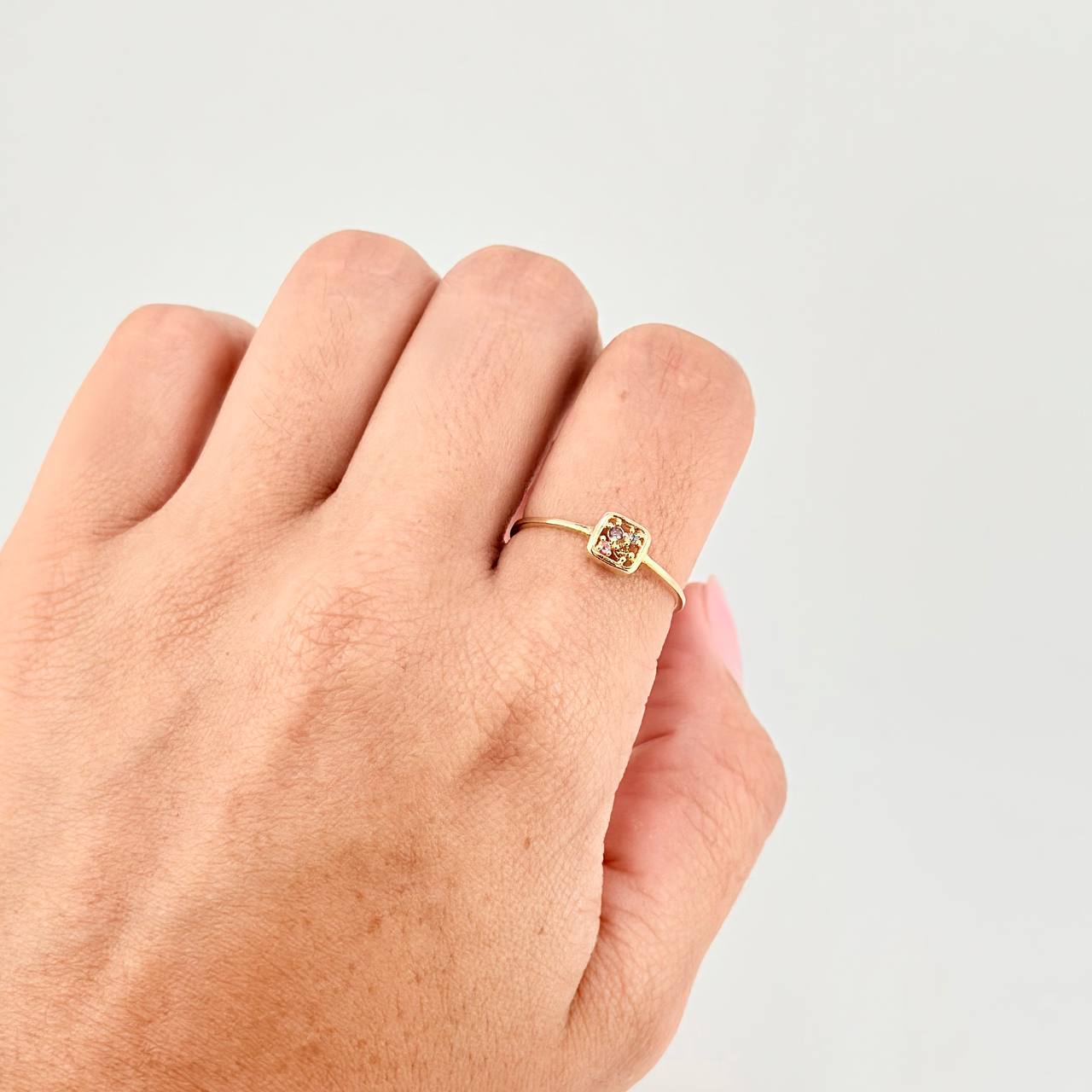 Triqui Square Ring 0.95 g / T8 18K Yellow Gold