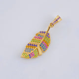 Dije Pluma Multicolor 2.4 g / 1 1/2 in Oro Amarillo 18K