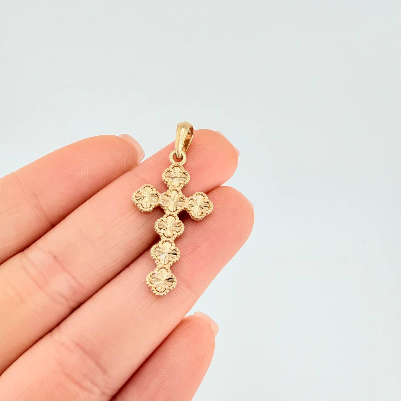 Dije Cruz Trebol 2.6 g / 1 1/2 in Oro Amarillo 18K