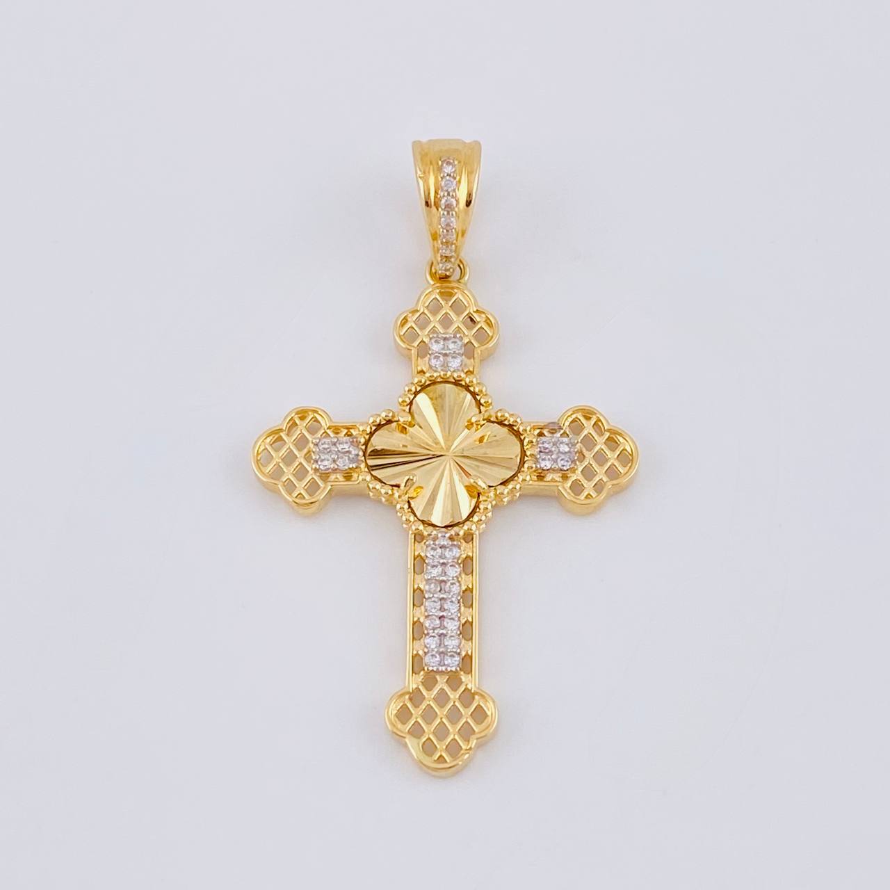 Dije Cruz Trebol Filigrama 3.7 g / 1 3/4 in Oro Amarillo 18K