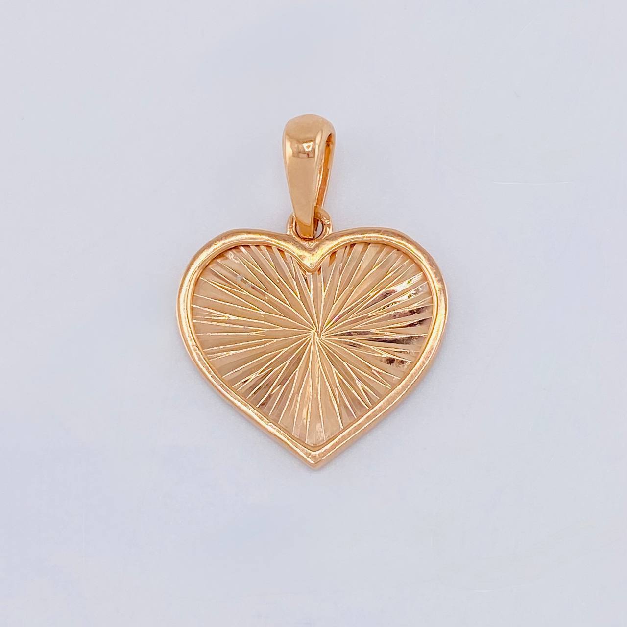 Dije Corazón Interior Diamantado 2.4 g / 1 in Oro Rosa 18K